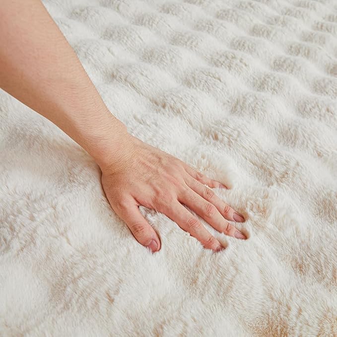 Creamy White Rabbit Plush Rug 6'x9', Fluffy Faux Fur Shaggy Area Rug for Nursery, Kids Room Decor, Soft Fuzzy Carpet for Living Room, Bedroom, Teen Girls Room