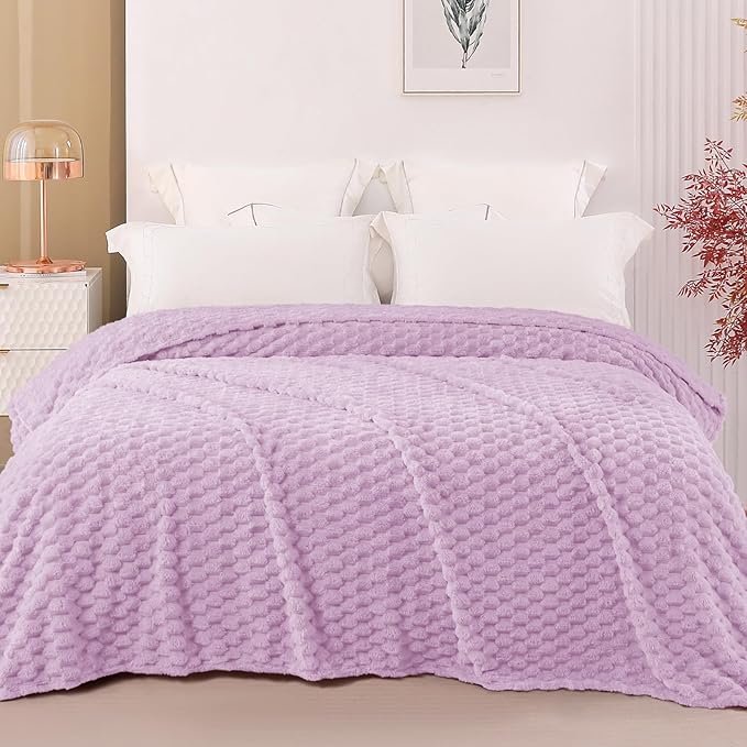 Exclusivo Mezcla Fleece King Blanket for Bed, Extra Large Fuzzy Lilac Purple Bed Blankets, Soft Cozy Plush Sofa Throws for All Seasons, 90x104 Inches