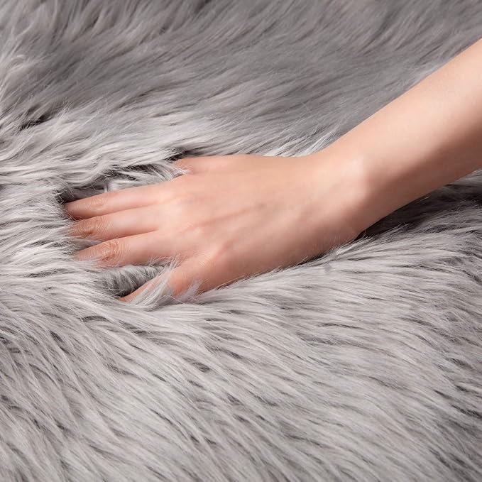 Ashler Faux Fur Rug, Fluffy Shaggy Area Rug Ultra Soft 3 x 3 Feet Round Fur Rug, Grey Fuzzy Rug Machine Washable Shag Rug, Nursery Decor Throw Rugs for Bedroom, Kids Room, Living Room