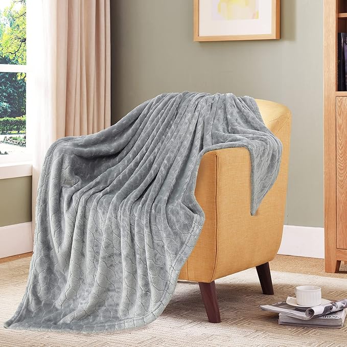 TOONOW Fleece Bed Blanket King Size 90x108 inches, Super Soft Fluffy Fuzzy Plush Blanket Geometric Pattern Cozy Microfiber Flannel Blankets for Couch, Bed, Sofa, Light Grey