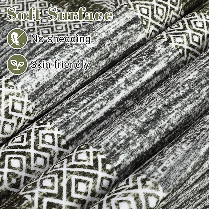 GarveeHome 8x10 Large Washable Area Rug Modern Bordered Rug Distressed Geometric Floor Carpet, Soft Non Slip Rug, Low Pile Non Shedding Rug, Indoor Green Rug for Bedroom, Living Room