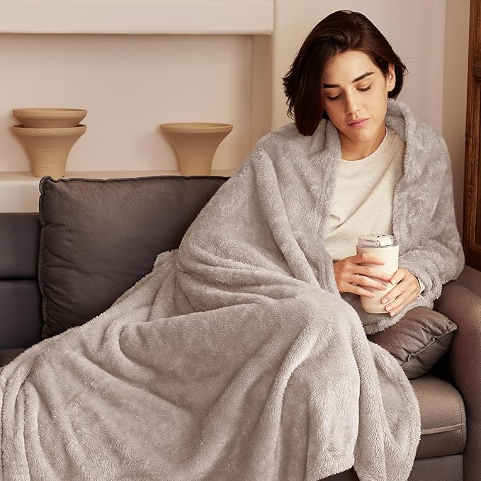 Exclusivo Mezcla Plush Fuzzy Fleece Bed Blanket Queen Size, Super Soft, Fluffy and Warm Blankets for Couch, Bed, All Season (Camel, 90x90 inches)