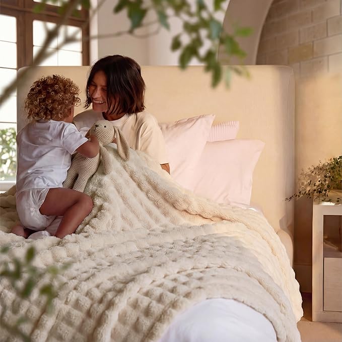 Bedsure 3D Fleece Bubble Blanket - GentleSoft Beige King Blanket for Bed Sofa Room Decor - Luxury Soft Cozy Gifts for Kids Girls, Lightweight, All Seasons, Beige, 108"×90"