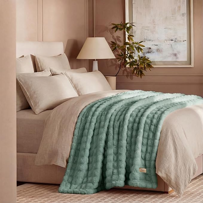 Bedsure 3D Fleece Bubble Blanket - GentleSoft Green Queen Blanket for Bed Sofa Room Decor - Luxury Soft Cozy Gifts for Kids, Lightweight, All Seasons, Sage Green, 90"×90"