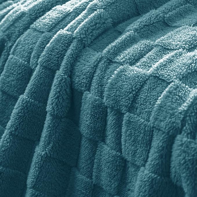Exclusivo Mezcla Queen Size Flannel Fleece Blanket, Super Soft and Warm Lightweight Checkered Pattern Blanket for All Seasons, 90x90 Inches, Slate Blue