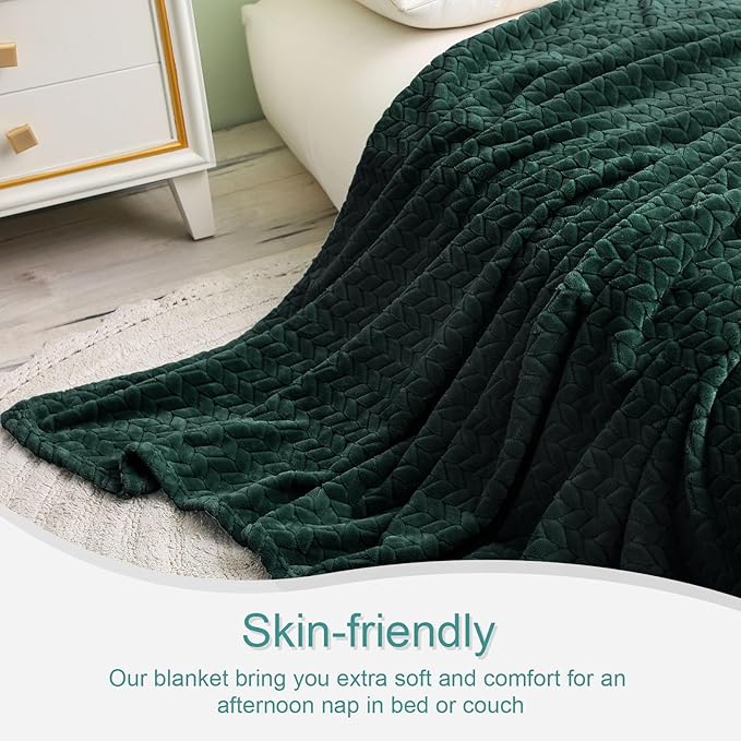 Exclusivo Mezcla Fleece King Size Blanket for Bed, 90x104 Inches Soft Cozy Jacquard Flannel Blankets, Lightweight Fuzzy Plush Warm for Women, Forest Green