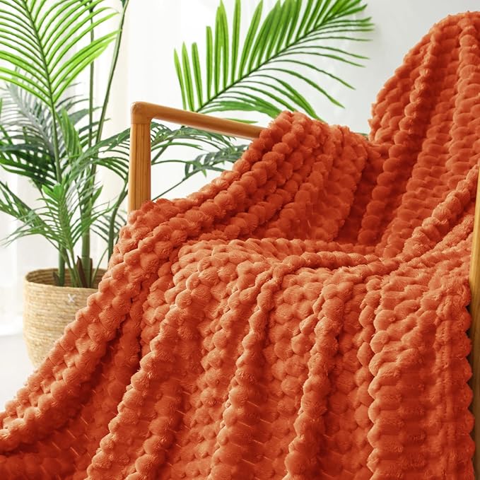 Exclusivo Mezcla Fleece King Blanket for Bed, Extra Large Fuzzy Burnt Orange Bed Blankets, Soft Cozy Plush Sofa Throws for All Seasons, 90x104 Inches