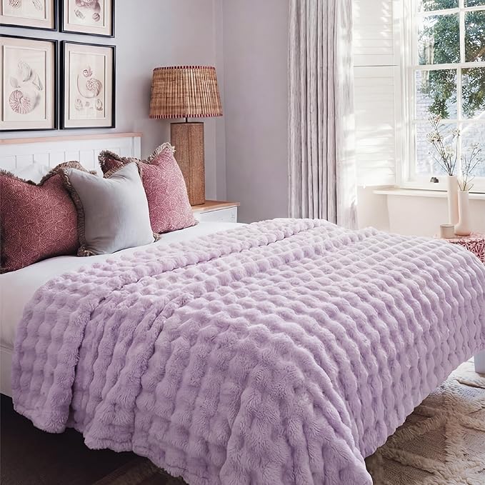 Bedsure 3D Fleece Bubble Blanket - GentleSoft Purple King Blanket for Bed Sofa Room Decor - Luxury Soft Cozy Gifts for Kids Girls, Lightweight, All Seasons, Light Purple, 108"×90"