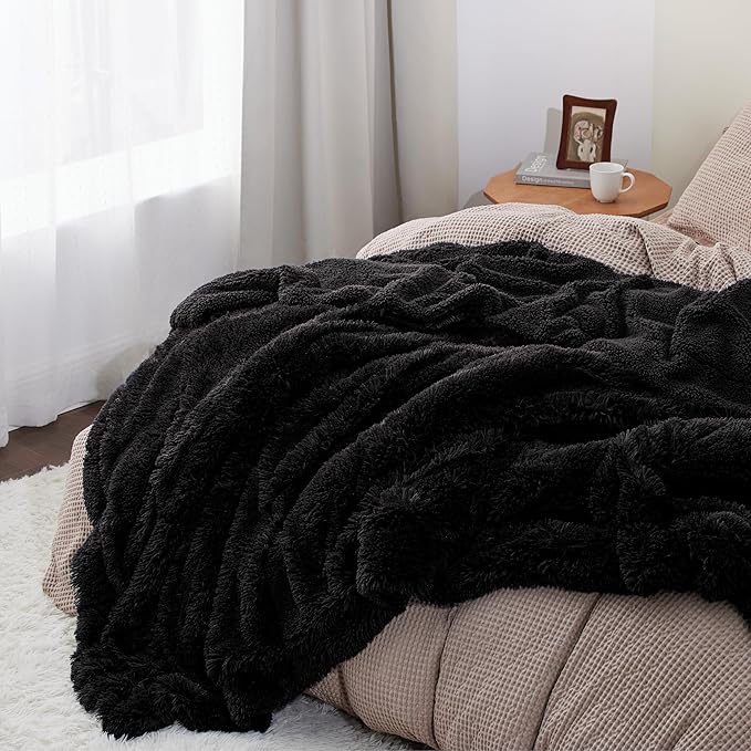 Bedsure GentleSoft Fluffy Black Throw Blanket Gifts for Men, Black Decor Soft Cozy Fuzzy Plush Minky Thick Warm Sherpa Fleece Faux Fur Throws for Couch Bed, Furry Blanket Gifts for Mom Dad, 50x60
