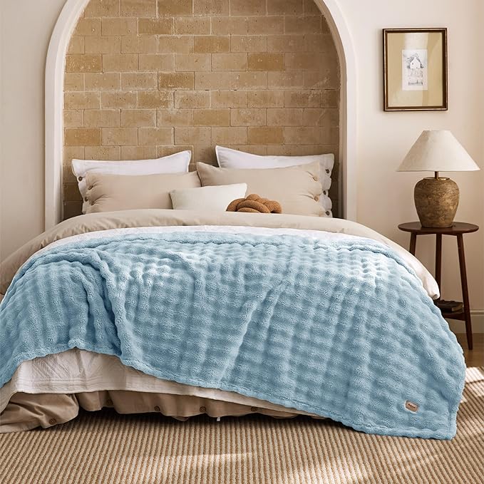 Bedsure 3D Fleece Bubble Blanket - GentleSoft Blue King Blanket for Bed Sofa Room Decor - Luxury Soft Cozy Gifts for Kids Girls, Lightweight, All Seasons, Light Blue, 108"×90"